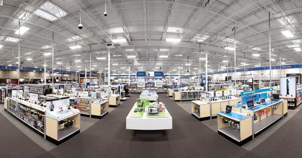 Tienda Best Buy con productos de tecnología
